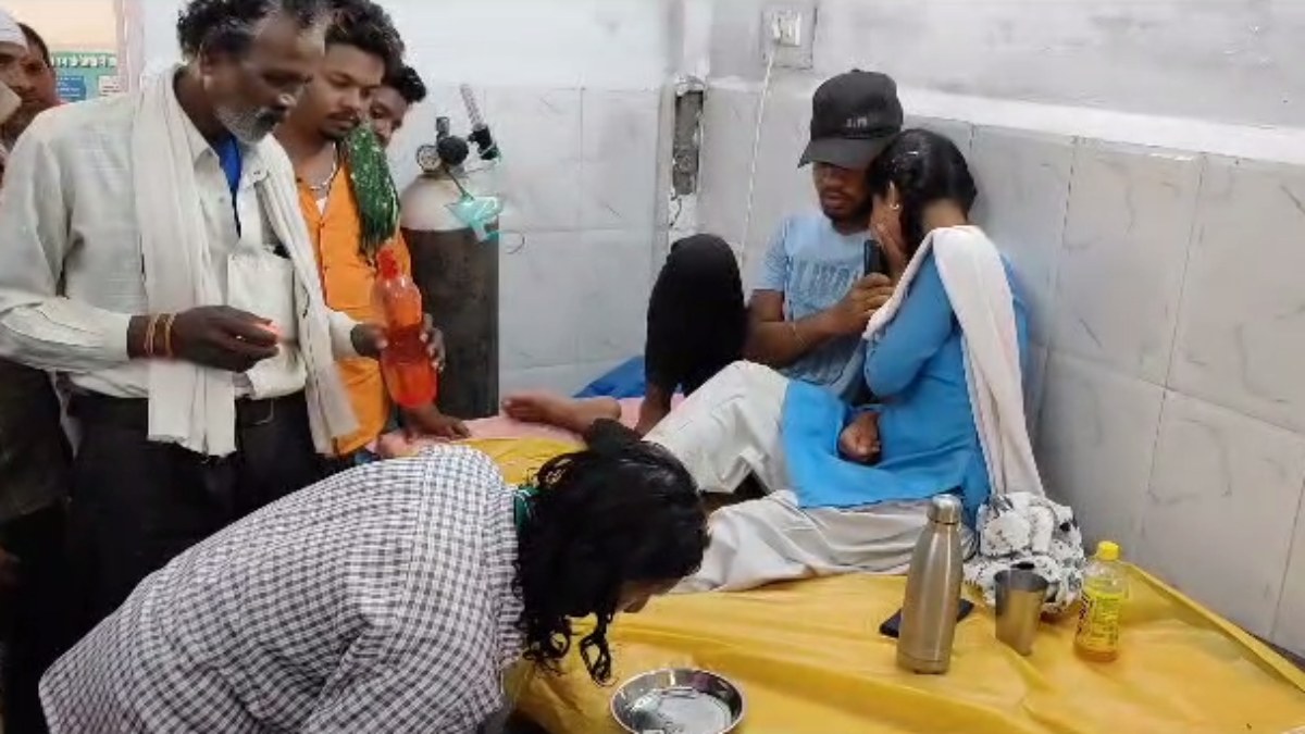 लोगों को डस रहा अंधविश्वास का जहर: स्कूली छात्रा को जहरीले सांप ने काटा, परिजन और शिक्षक इलाज करने की बजाय अस्पताल में कराते रहे झाड़फूंक