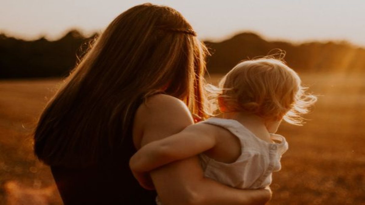 Single Mother: बिना शादी के लड़कियां बन रही हैं मां, वजह जानकर आप भी हो जाएंगे हैरान, सजा में देश ने अपनाया नरम रूख