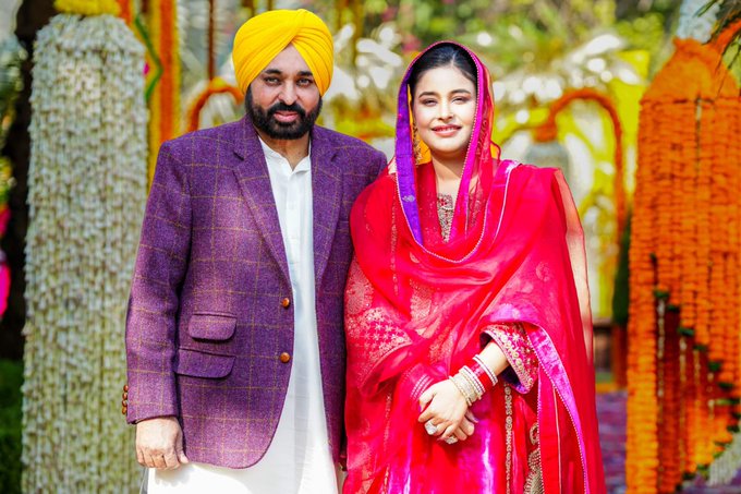 पंजाब के सीएम मान की शादी की आज पहली सालगिरह, पत्नी के साथ फोटो शेयर कर किया बेहद खूबसूरत सा पोस्ट