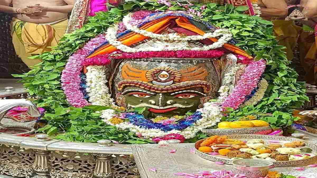 Mahakal Darshan: बाबा महाकाल का आज भांग चंदन ड्रायफ्रूट चेरी और आभूषणों से किया दिव्य श्रृंगार