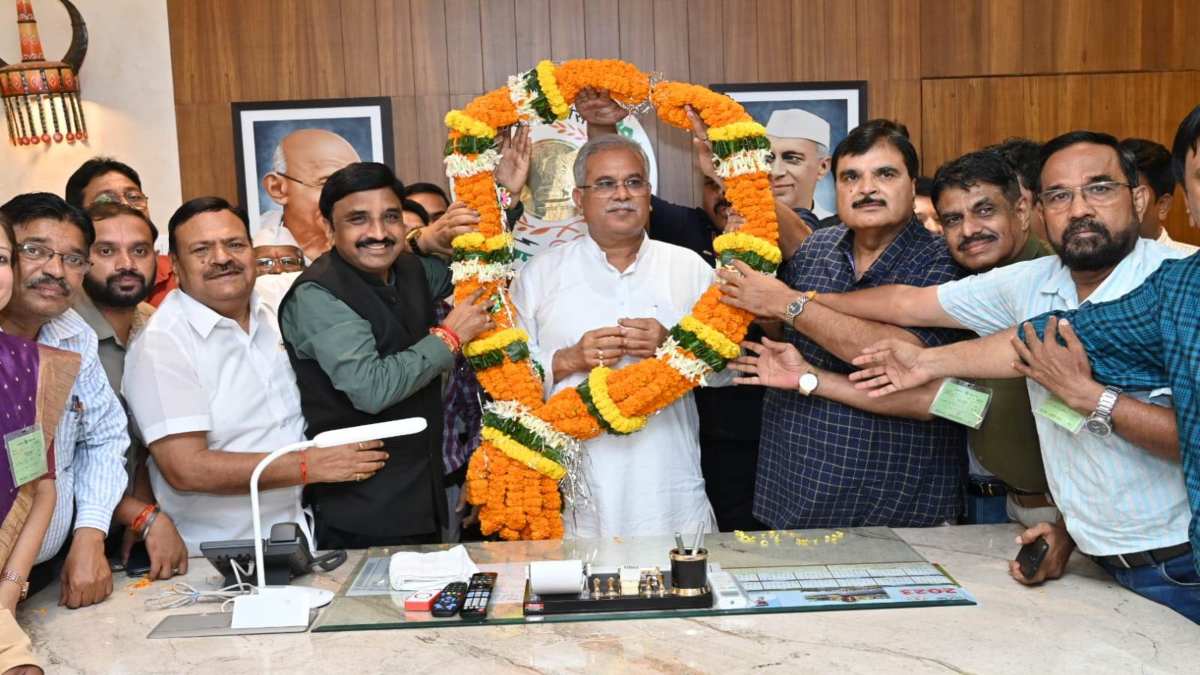 अधिकारी-कर्मचारी संघ गदगद: मुख्यमंत्री ने खोला खुशियों का पिटारा, कर्मचारियों ने CM बघेल का जताया आभार, कहा- CG में केन्द्र के बराबर कभी नहीं मिला DA