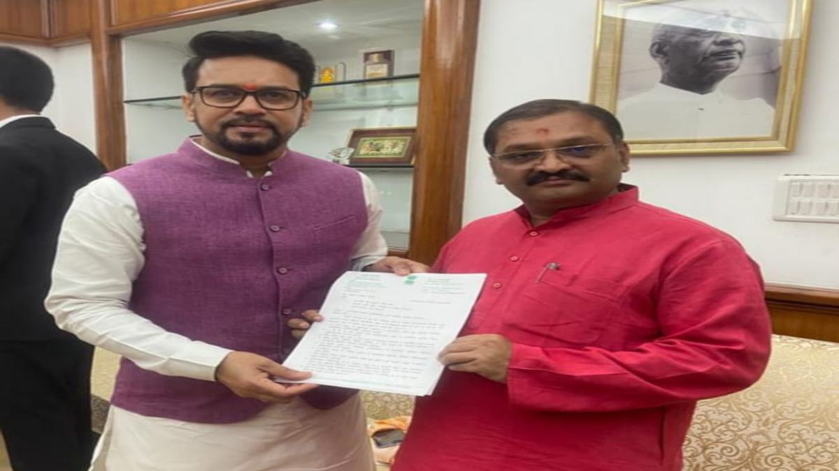 सांसद संतोष पांडेय ने केंद्रीय खेल मंत्री से की मुलाक़ात, कवर्धा में खेलो इंडिया अकादमी खोलने की मांग