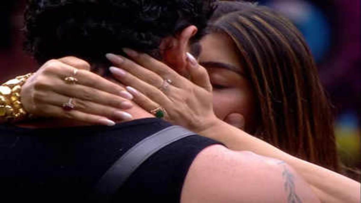 Big Boss OTT : Akanksha Puri ने दिया चौकाने वाला स्टेटमेंट, कहा- वहां कोई पैशनेट वाला Kiss नहीं था …