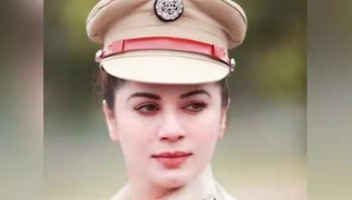 किसकी हैं ये तस्वीरें जिन्हें बताया जा रहा है ‘सबसे सुंदर पुलिसकर्मी’