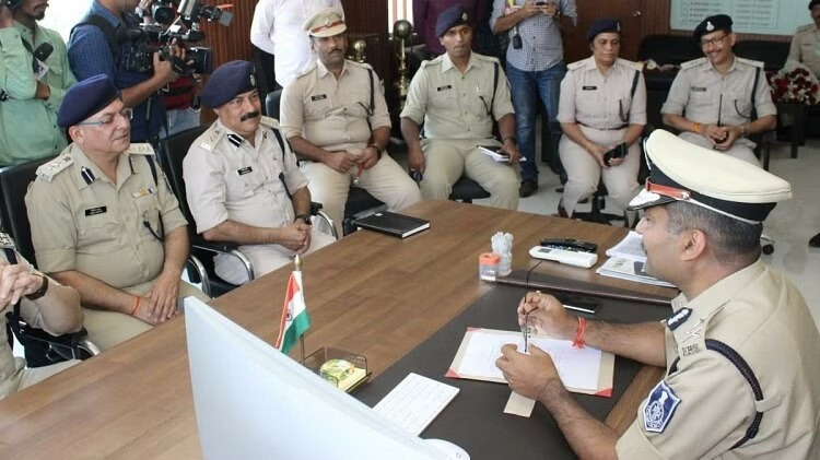 MP Assembly Election: भोपाल पुलिस ने शुरू की चुनाव की तैयारी, पुलिस कमिश्नर ने ली अधिकारियों की बैठक, दिए ये निर्देश