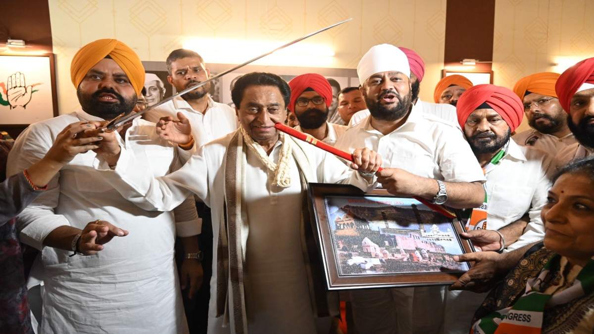 सिख समाज ने कमलनाथ से की मुलाकातः कहा- हम 84 के दंगों का दंश अब भूल चुके, BJP प्रवक्ता सलूजा बोले- दिल्ली गुरुद्वारे में हमले के वक्त वे वहां थे मौजूद