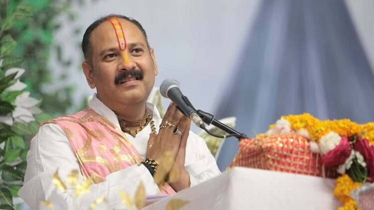 Temple Dress Code: प्रदीप मिश्रा को संत पुजारी संघ के अध्यक्ष की नसीहत, कहा- सनातन के ठेकेदार न बने, मंथन कर वापस लें अपना बयान