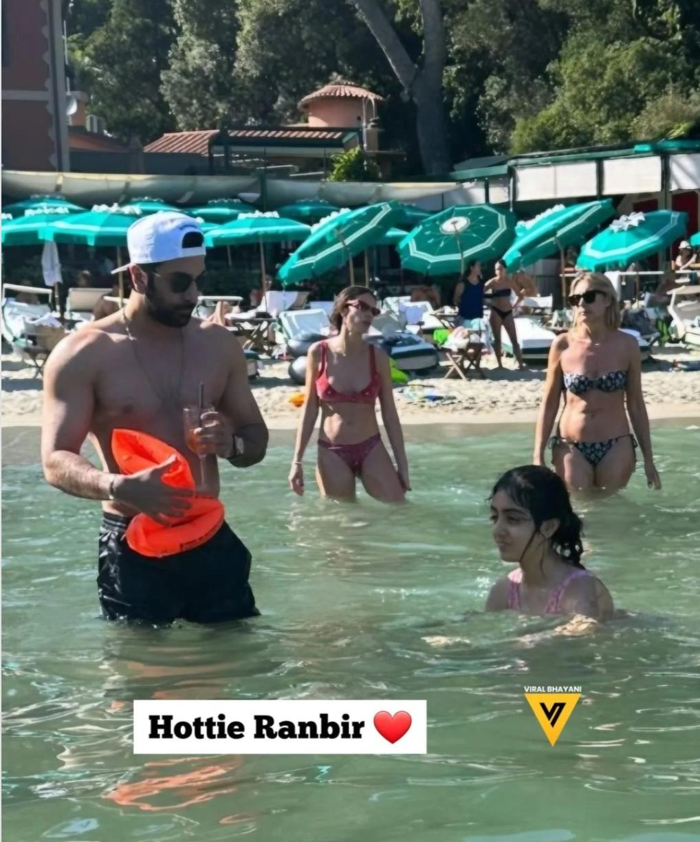 Ranbir Kapoor Shirtless Photo: शर्टलेस रणबीर कपूर को देख फैंस ने हारा दिल, क्या गजब की दिखी बॉडी