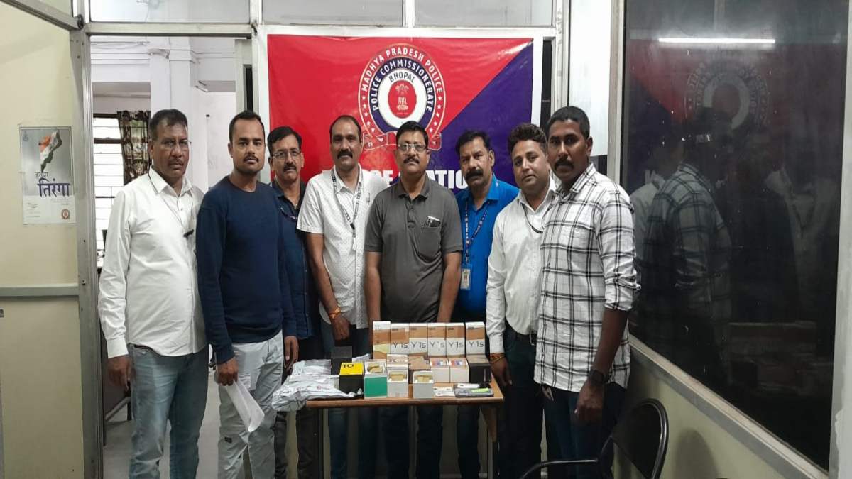 BHOPAL: ऑनलाइन मोबाइल बुकिंग कर धोखाधड़ी करने वाले गिरोह का भंडाफोड़, 3 आरोपी गिरफ्तार, कई दुकानों की बनाई थी फर्जी आईडी