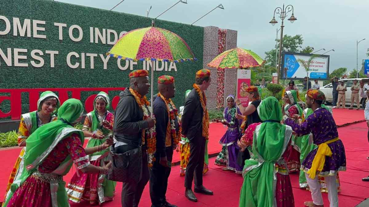 इंदौर में जी-20 ग्रुप की बैठक: विदेशी मेहमानों के आने का सिलसिला जारी, एयरपोर्ट पर पारंपरिक संस्कृति से हुआ स्वागत