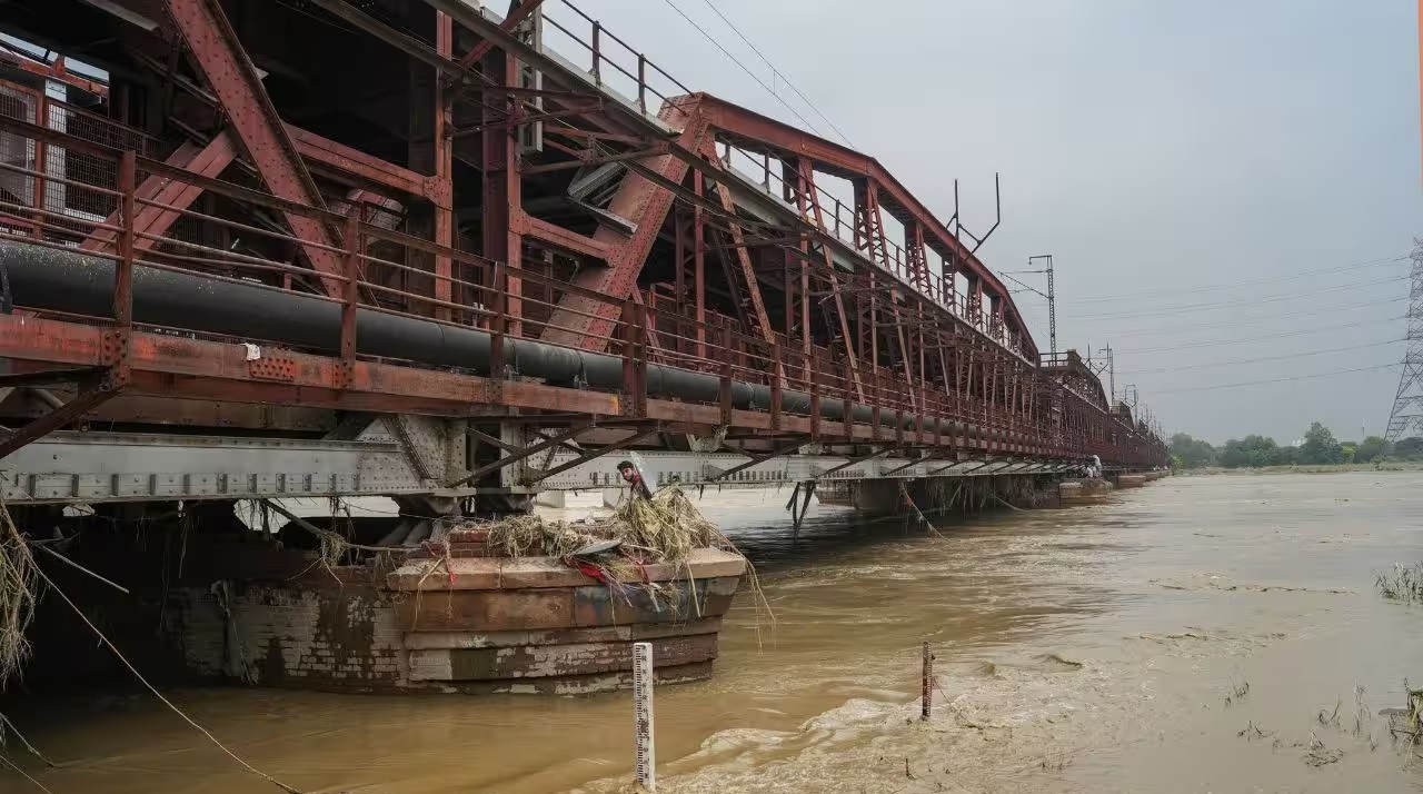 दिल्ली वालो को थोड़ी राहत, यमुना का जलस्तर खतरे के निशान से नीचे आया