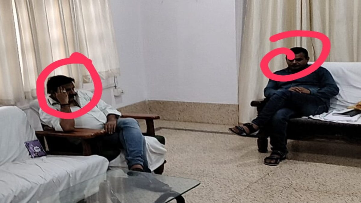 MP में लोकायुक्त की कार्रवाईः आदिम जाति कल्याण विभाग के AC 80 हजार रिश्वत लेते गिरफ्तार, इधर तहसील कार्यालय के बाबू का घूस लेते Video वायरल