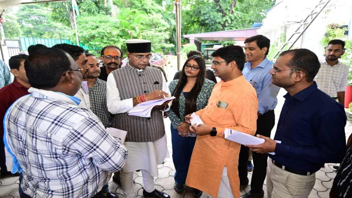 पिता विश्वास सारंग के साथ मैदान में उतरी बेटी भूमिका: मंत्री ने कहा- राजनीति कोई बिज़नेस नहीं जो मैं विरासत में उठाकर दे दूं