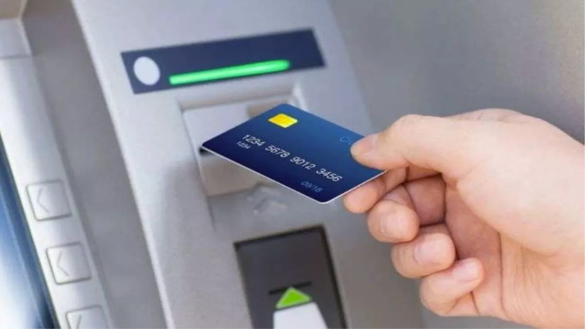 ATM Card Insurance: क्या आपको पता है…आपके डेबिट कार्ड पर फ्री में मिल रहा लाखों का इंश्योरेंस, जानिए कैसे उठाएं लाभ ?