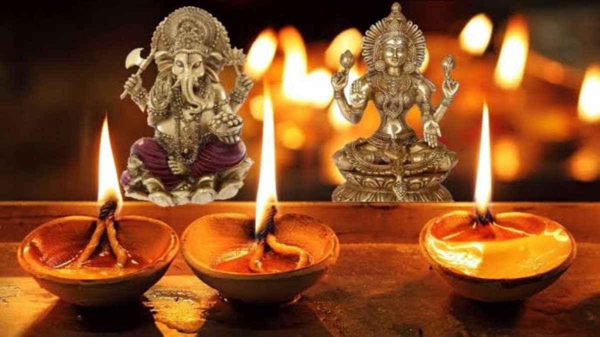 भगवान के सामने दिया जलाना हिन्दू धर्म में माना जाता है बहुत शुभ, यहां जाने कौन से भगवान के सामने कौन सा दिया जलाएं …