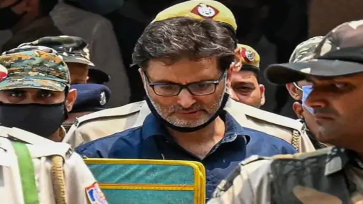 अलगाववादी यासीन मलिक की सुरक्षा में हुई चूक मामले में कार्रवाई, तिहाड़ जेल के डिप्टी सुपरिटेंडेंट समेत 4 अफसर सस्पेंड