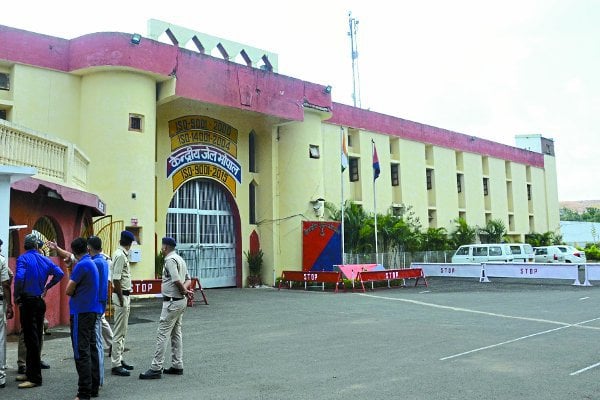 भोपाल सेंट्रल जेल में फिर भिड़े कैदी: लोहे की पत्ती को चाकू बनाकर किया हमला, 6 महीने के अंदर मारपीट की ये चौथी घटना