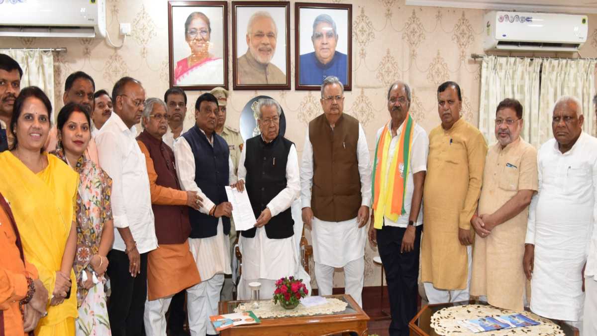 प्रदर्शनकारियों को BJP का समर्थनः ST-SC वर्ग के नग्न प्रदर्शन पर बीजेपी ने सरकार को घेरा, पूर्व CM बोले- यह सरकार की असफलता है