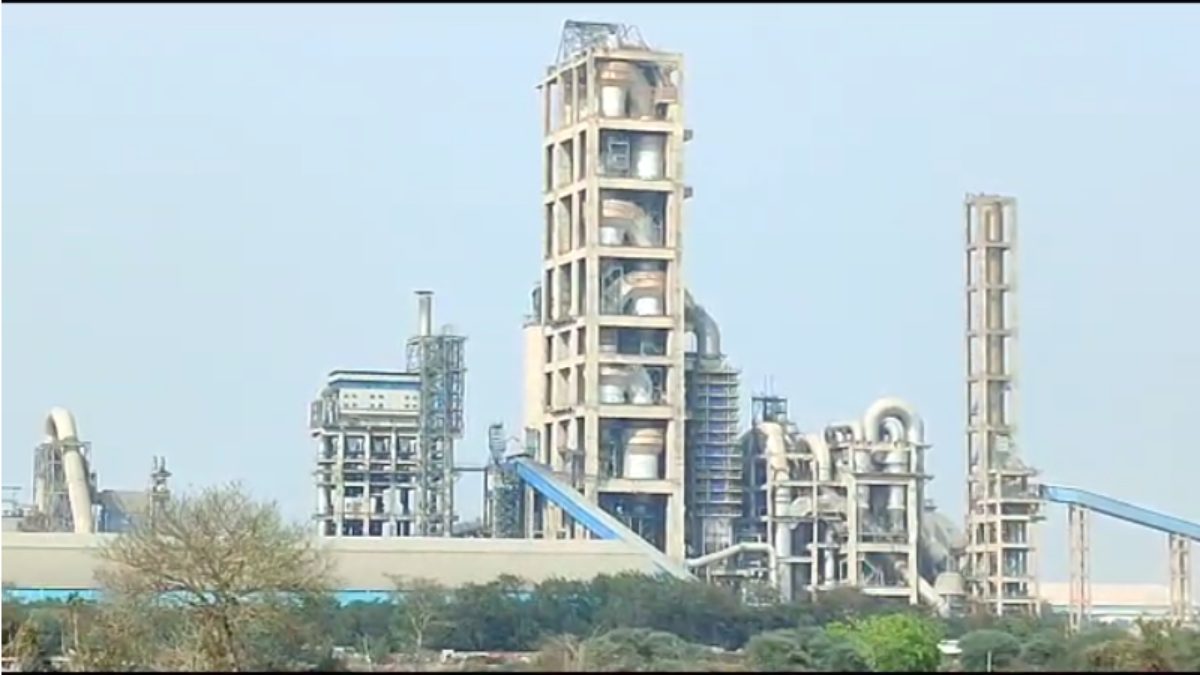 छत्तीसगढ़ के 3 बड़े सीमेंट संयंत्रों पर करोड़ों रुपये का जुर्माना, कलेक्टर ने जारी किया नोटिस