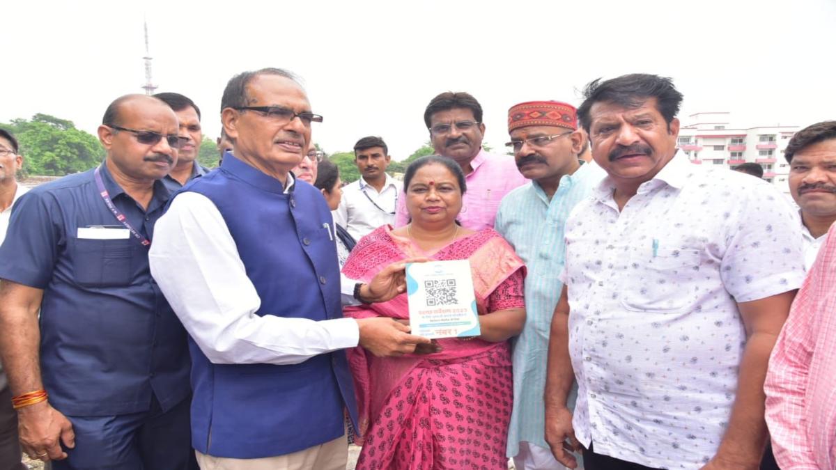 CM शिवराज ने QR कोड स्कैन कर स्वच्छता सर्वेक्षण में दिया फीडबैक: कहा- भोपाल को स्वच्छतम शहर बनाना है, राजधानीवासियों से की ये अपील