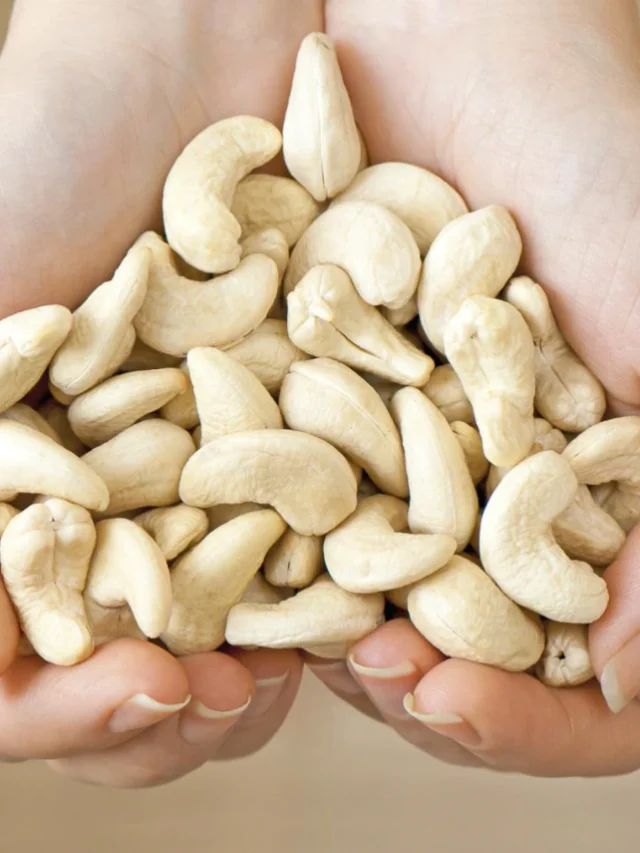Benefits of Cashew : तो चलिए जानते हैं खाली पेट काजू खाने के फायदे …