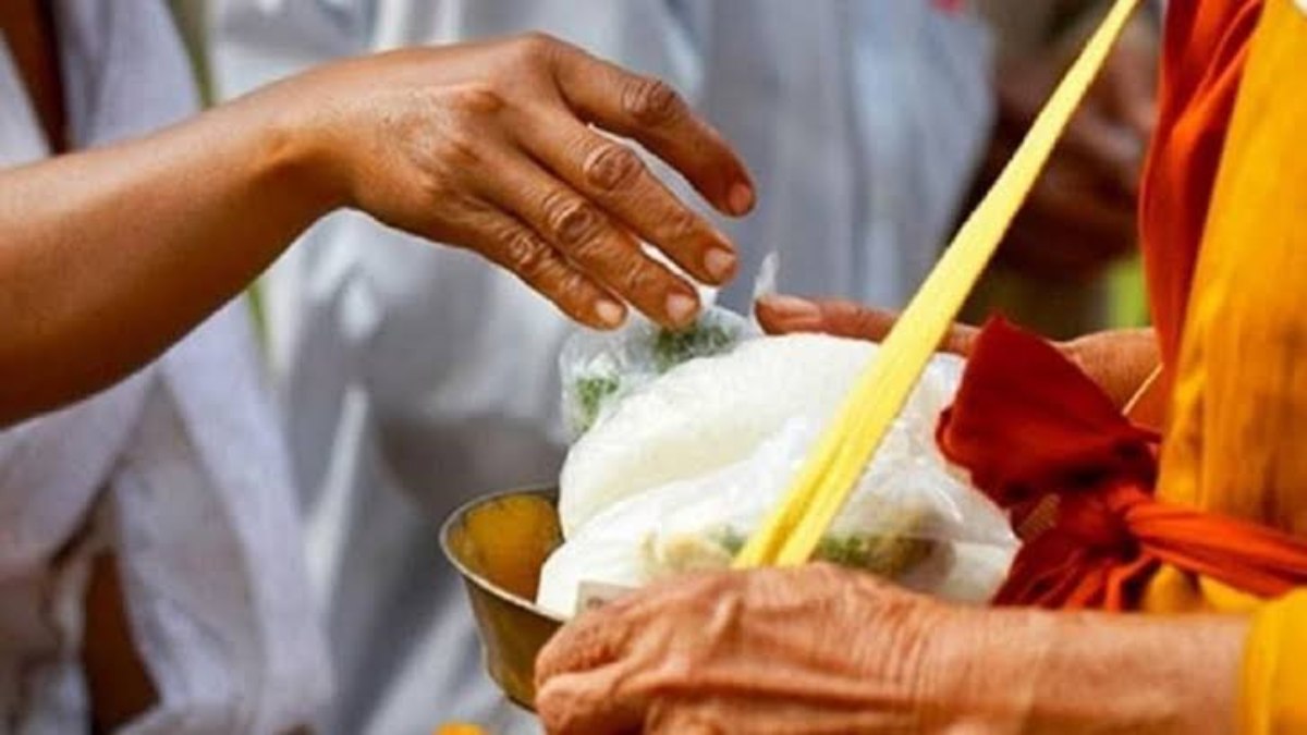 सावन में दान का महत्व, कालसर्प दोष से मुक्ति पाना है तो इन चीजों का करें दान