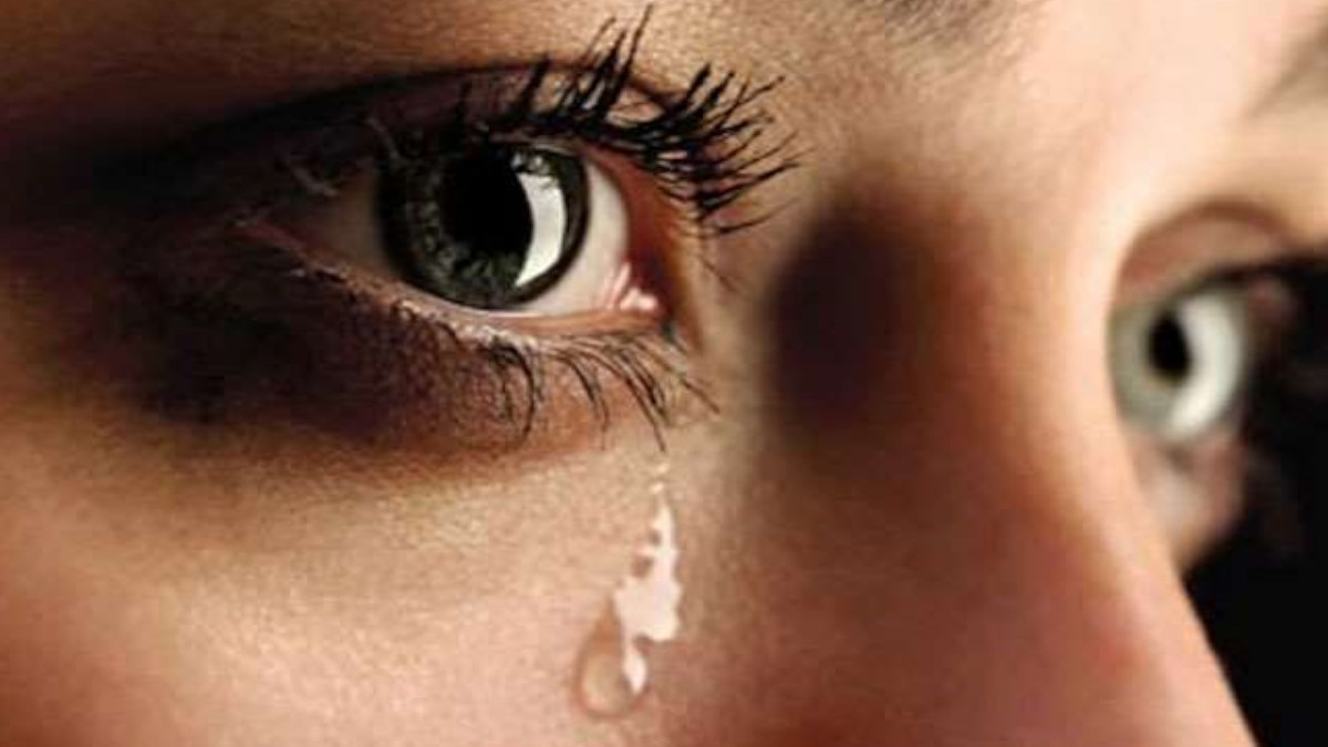 बारिश के साथ बढ़ गई आई फ्लू की समस्या, अस्पतालों में लगी मरीजों की कतार, जानिए क्या दे रहे हैं डॉक्टर सलाह…