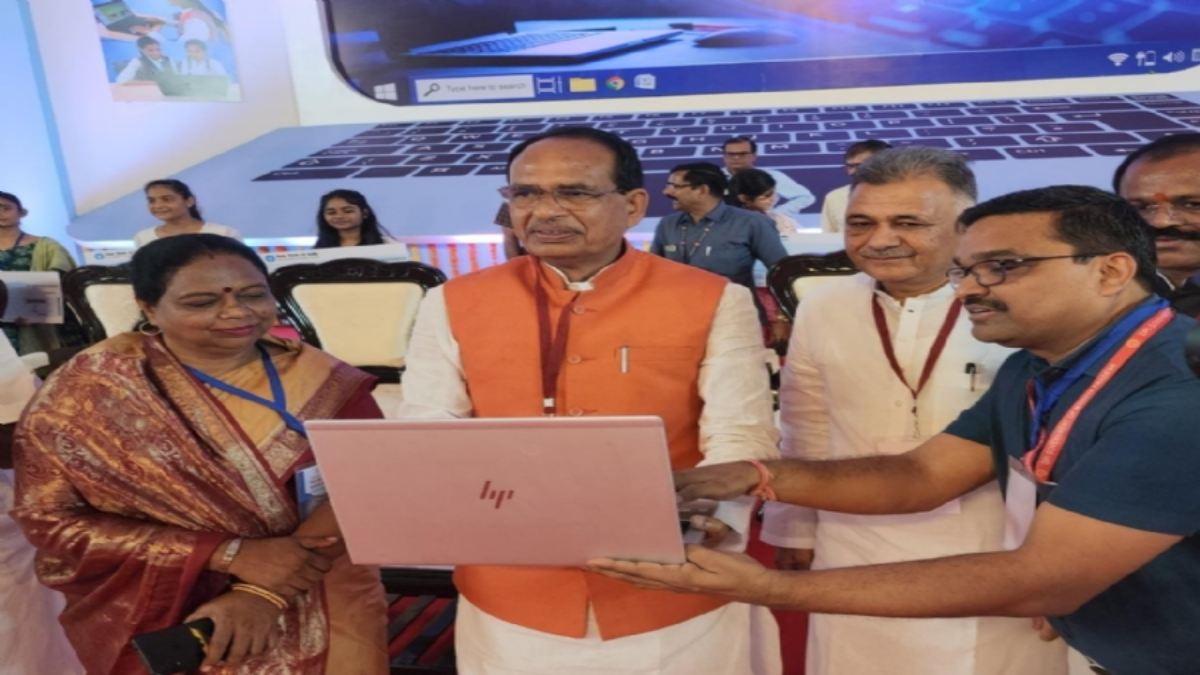 CM शिवराज मेधावी छात्रों को बांटेंगे लैपटॉप: 20 जुलाई को लालपरेड मैदान में होगा कार्यक्रम, 78 हजार विद्यार्थियों को मिलेंगे लैपटॉप