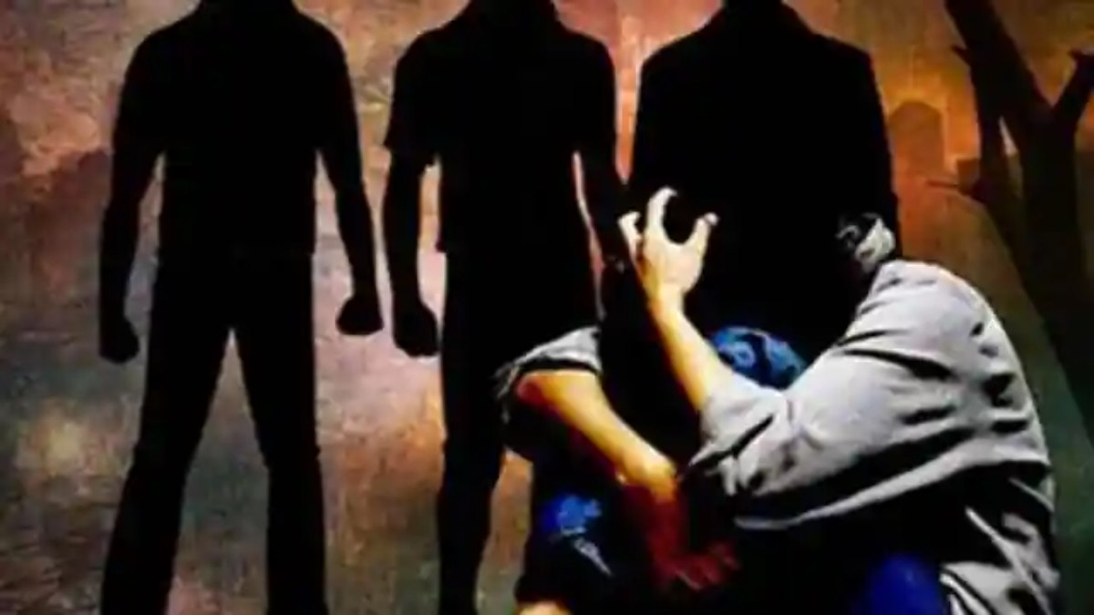 CG BREAKING: आदिवासी महिला से गैंग रेप की वारदात, 3 दरिंदों ने जंगल में किया कुकर्म, तीनों आरोपी फरार