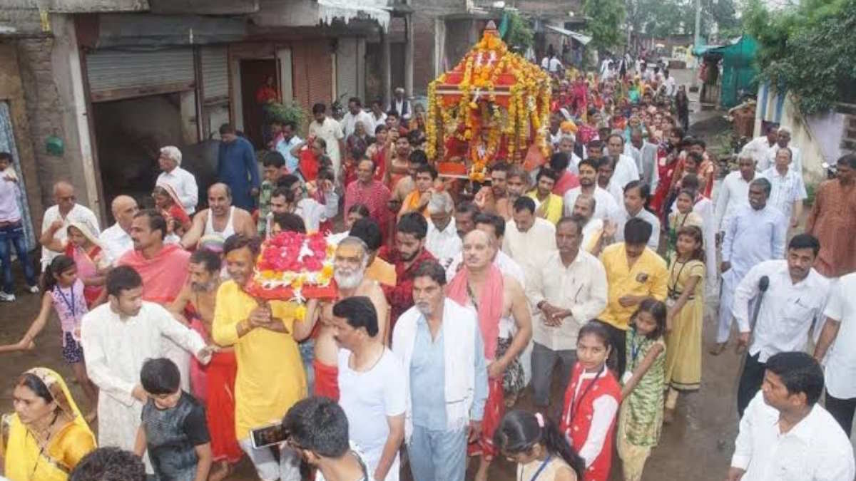 ‘गुरु मेरी पूजा, गुरु मेरा परब्रह्म’ देशभर में गुरुभक्तों का जनसैलाब उमड़ा…