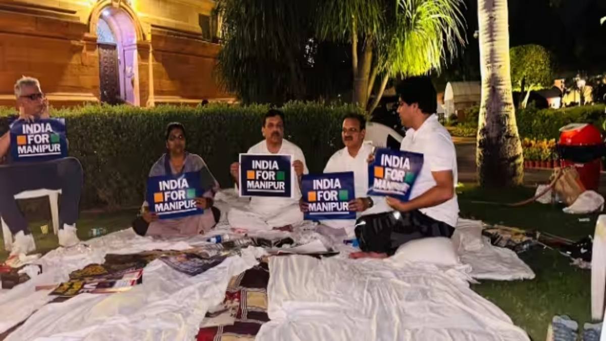 निलंबित होने पर AAP सांसद संजय सिंह का संसद परिसर में धरना जारी, मणिपुर हिंसा के खिलाफ सदन में लगाए थे नारे