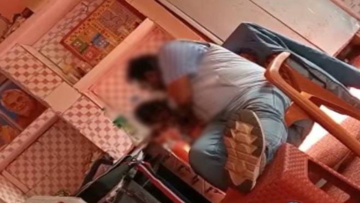 शिक्षक के नाम पर कलंक : स्कूल में टीचर ने मासूम छात्रा के साथ किया गंदा काम, अश्लील Video वायरल होने के बाद निलंबित