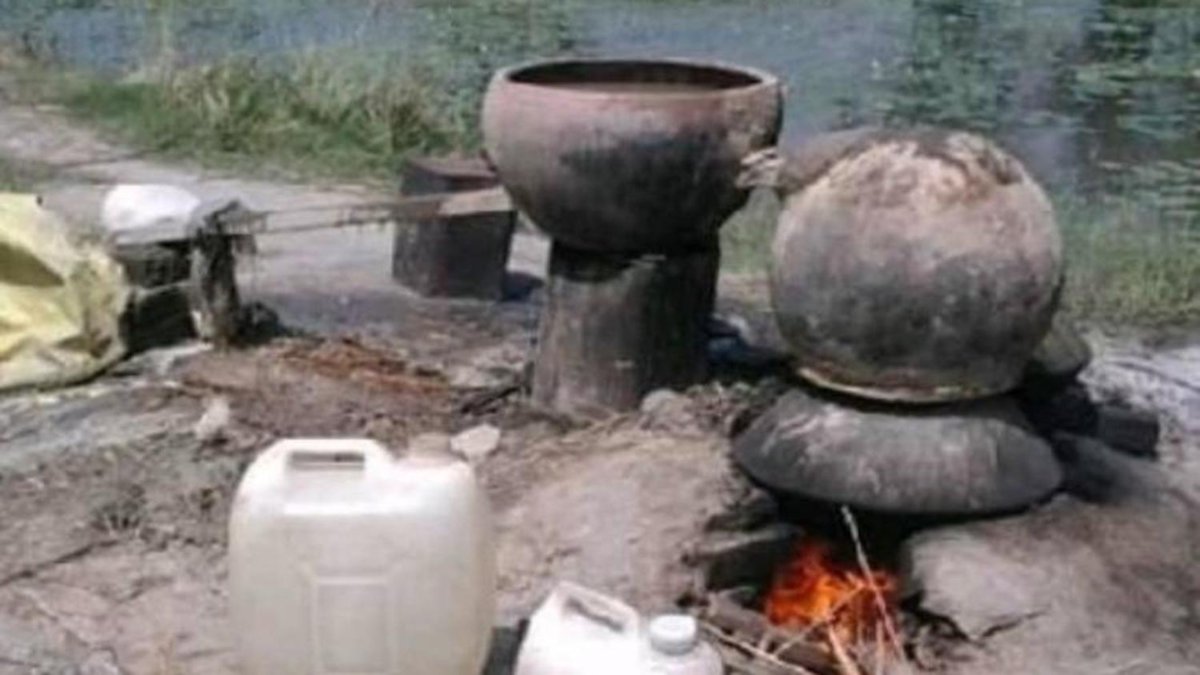 अवैध शराब की धधक रही भट्ठियों पर नहीं हो रही कोई कार्रवाई, धड़ल्ले से फल-फूल रहा गांवों-कस्बों में कारोबार