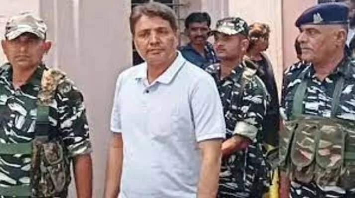 शराब घोटाला मामला : अनवर ढेबर के खिलाफ FIR और गिरफ्तारी पर हाईकोर्ट में हुई सुनवाई, कोर्ट ने EOW को जारी किया नोटिस