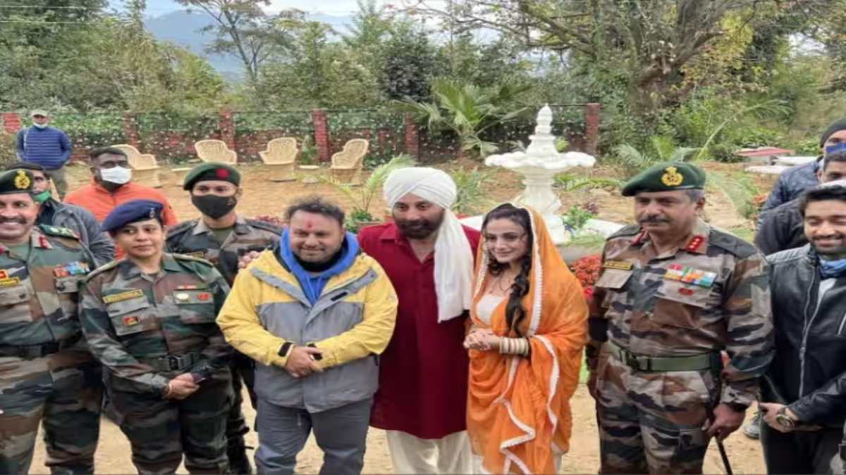 Gadar 2 : Amisha Patel के आरोपों पर गदर 2 के डायरेक्टर Anil Sharma ने तोड़ी चुप्पी, कहा – ये सब गलत है, इसमें कोई सच नहीं …