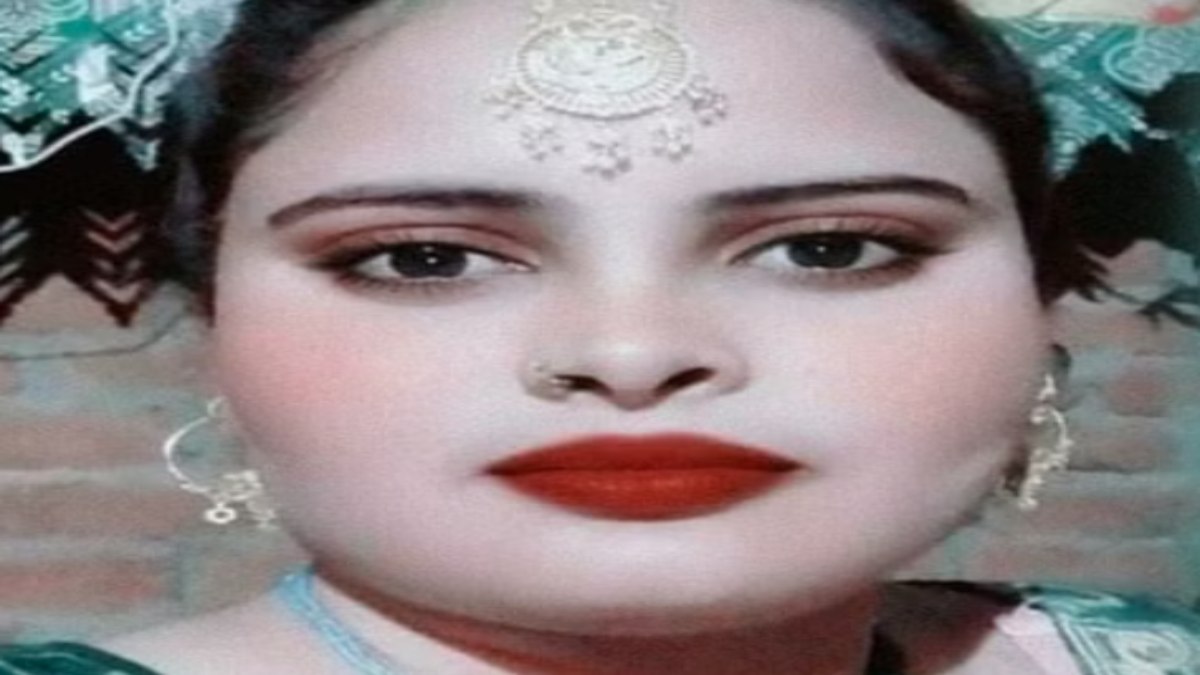 Big News : सपा नेत्री खालिदा बेगम की गला काटकर हत्या, दिनदहाड़े मर्डर के बाद फैली सनसनी