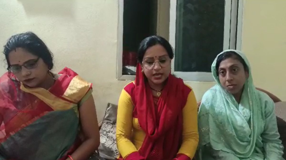 CG कांग्रेस को बड़ा झटका: महिला कांग्रेस अध्यक्ष और उपाध्यक्ष समेत अन्य पदाधिकारियों ने मंत्री अकबर को सौंपा सामूहिक इस्तीफा, कहा- विधायक और उनके पति करते हैं बुरा बर्ताव