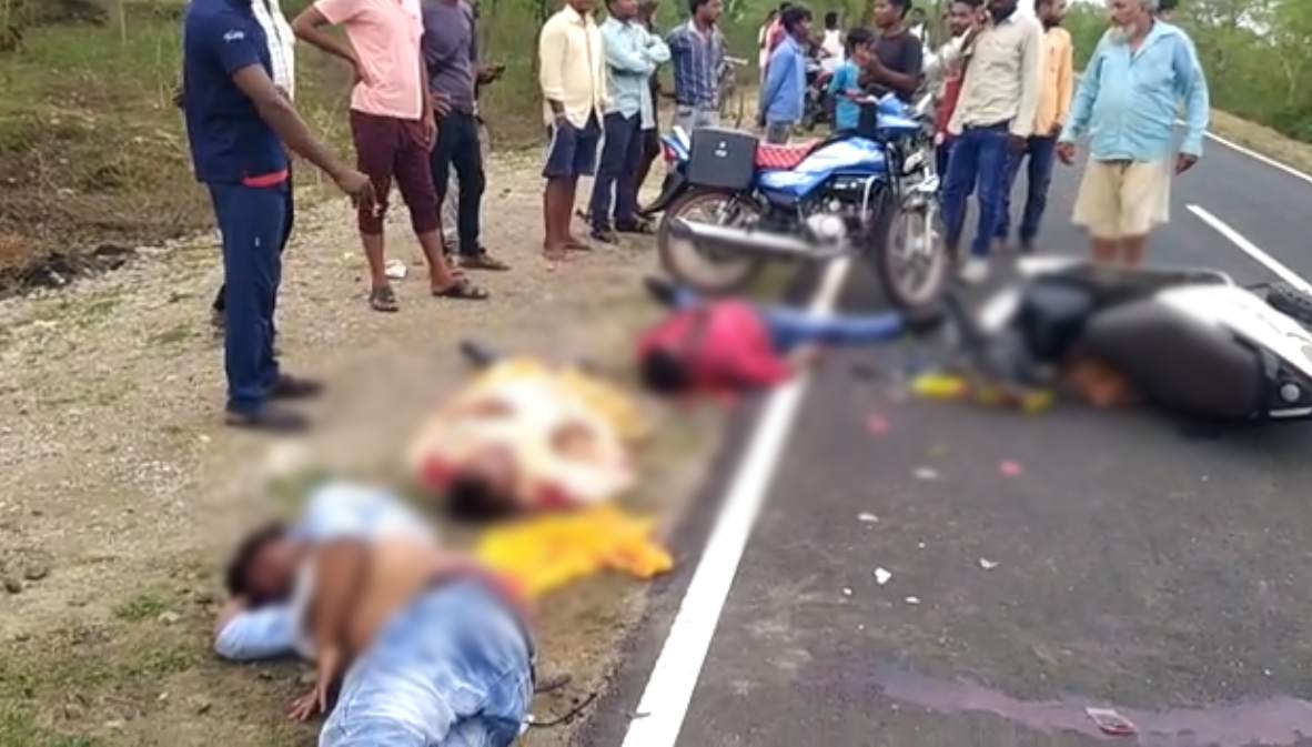 MP Accident: बाइक और मोपेड में हुई जोरदार टक्कर, एक की मौत, 2 घायल