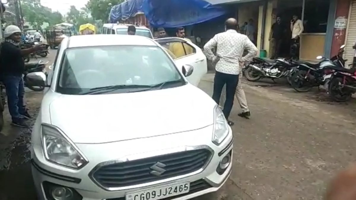 CG BREAKING: उठाईगिरी का शिकार हुआ ट्रांसपोर्टर, दिनदहाड़े 5 लाख रुपये पार, कार का शीशा तोड़कर वारदात