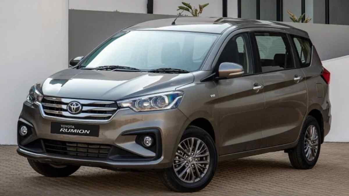 Toyota Rumion : टोयोटा रुमियन भारत में इस महीने होगी लॉन्च, जानिए कीमत और फीचर्स…