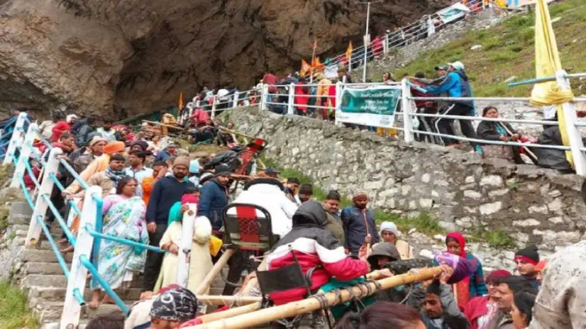 Amarnath Yatra News: अमरनाथ यात्रा तीसरे दिन भी स्थगित, Ramban में 6 हजार यात्री फंसे, Landslide से NH-44 बंद, सैंकड़ों गाड़ियां फंसी