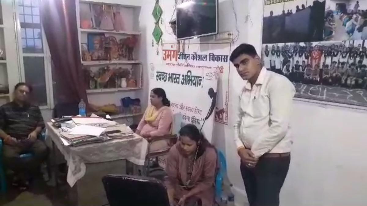 2700 रुपए के लिए अधीक्षिका ने बेचा ईमान: हॉस्टल में एडमिशन देने के लिए छात्रा से मांगी घूस, लोकायुक्त ने रंगे हाथों दबोचा