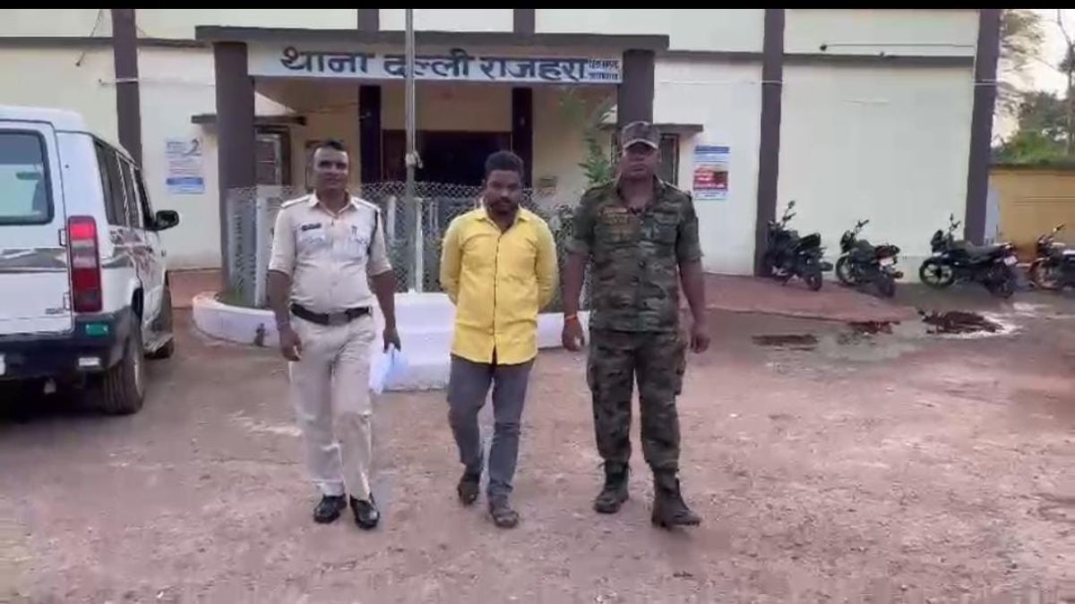 CG CRIME : जिला पंचायत का परियोजना अधिकारी बताकर ग्रामीणों के खातों से उड़ाया पैसा, शातिर ठग गिरफ्तार