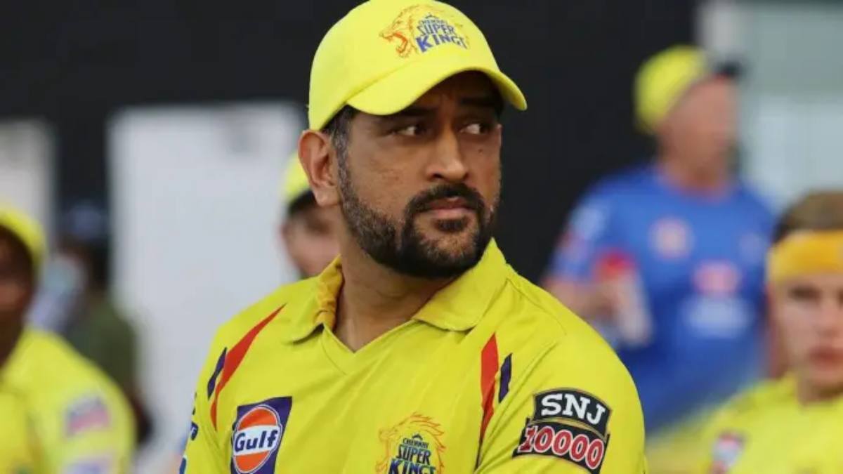 अपनी सादगी से MS Dhoni ने फिर जीता दिल, प्रशंसकों के कहने पर कैप्टन कूल ने किया ये काम…