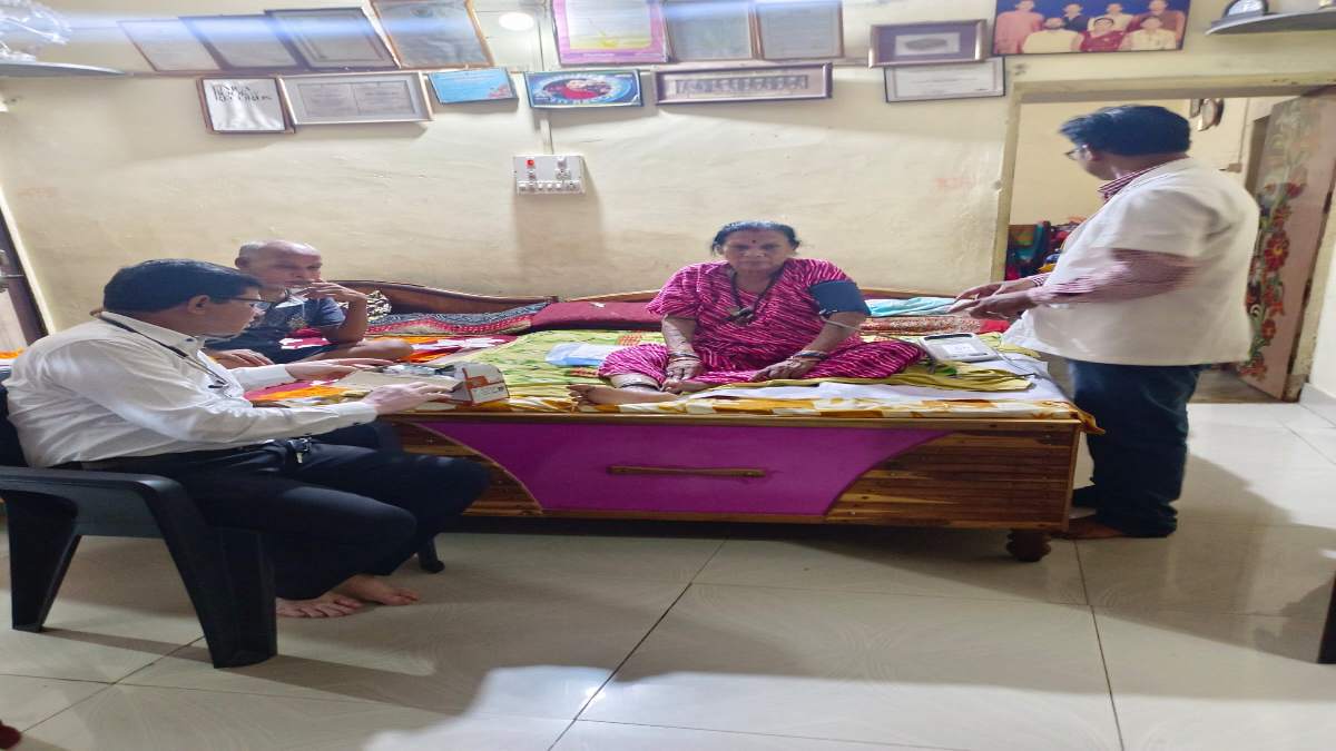 खबर का असर : पद्मविभूषण तीजन बाई के स्वास्थ्य पर CM बघेल ने लिया तत्काल संज्ञान, डॉक्टरों की टीम पहुंची घर, बेहतर से बेहतर इलाज के दिए निर्देश