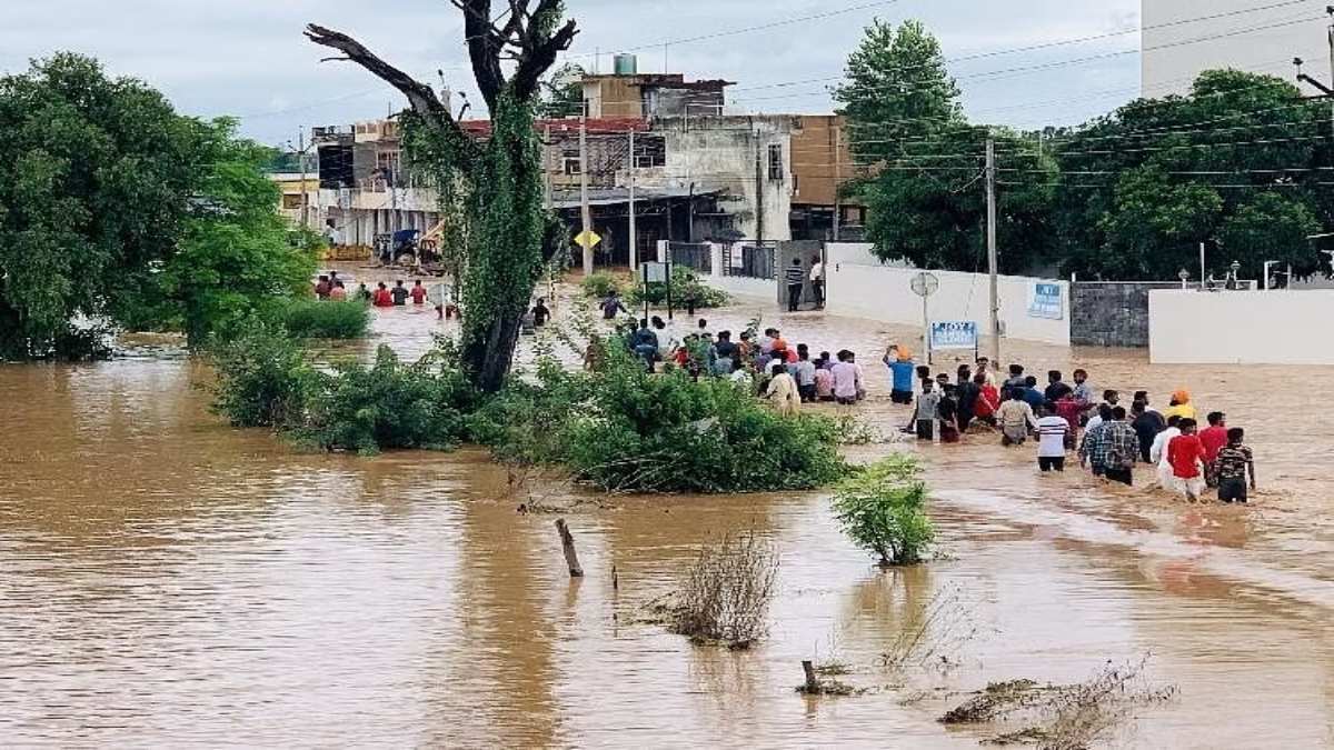 कांग्रेस ने आप सरकार पर लगाया आरोप, कहा- चेतावनी को नजरअंदाज और बचाव कार्य में कर रही देरी, बाढ़ प्रभावितों के लिए 10 हजार करोड़ रुपये के पैकेज की घोषणा की मांग
