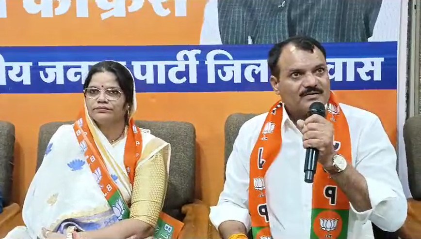देवास जिपं अध्यक्ष ने BJP ज्वाइन करने के बाद कांग्रेस के पूर्व मंत्री पर लगाया गंभीर आरोपः लीला अटारिया बोली- सज्जन वर्मा ने पार्टी फंड में मांगे 50 लाख