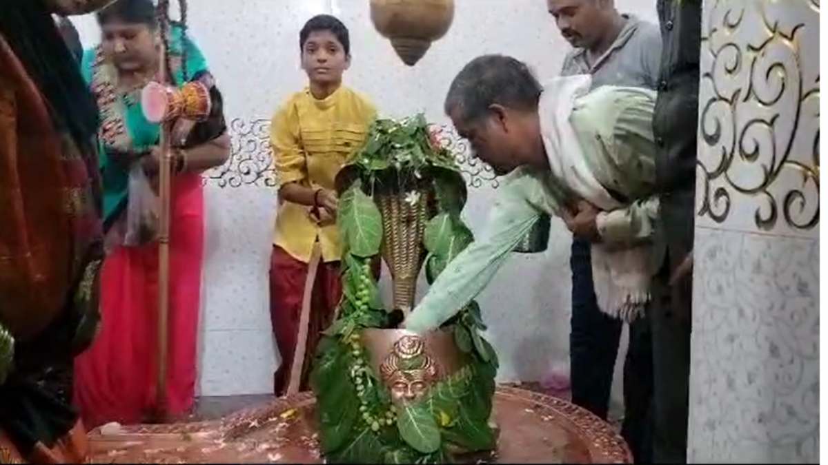 CG में भगवान शिव का अनोखा मंदिरः यहां महादेव पर जल अभिषेक करने पर पूरा जल हो जाता है समाहित, मंदिर  निर्माण का अब तक नहीं मिल पाया है स्पष्ट प्रमाण…