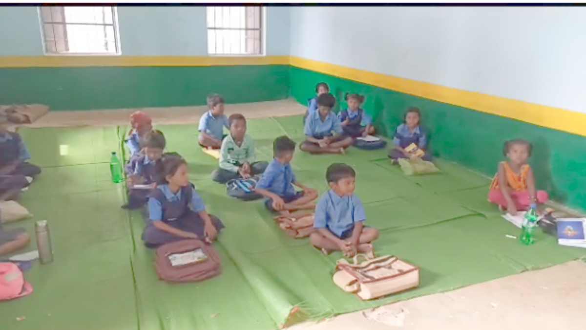 स्कूल में शिक्षक की कमी, ग्रामीणों ने दी तालाबंदी की चेतावनी