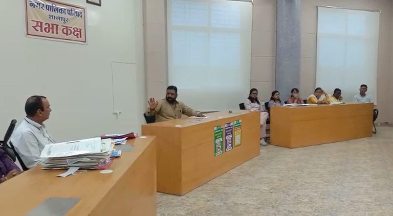 पालिका अध्यक्ष ने ही बैठक का कर दिया बहिष्कारः सभा कक्ष में लगे नारे, एक घंटे चला हंगामा, जानिए क्या है वजह